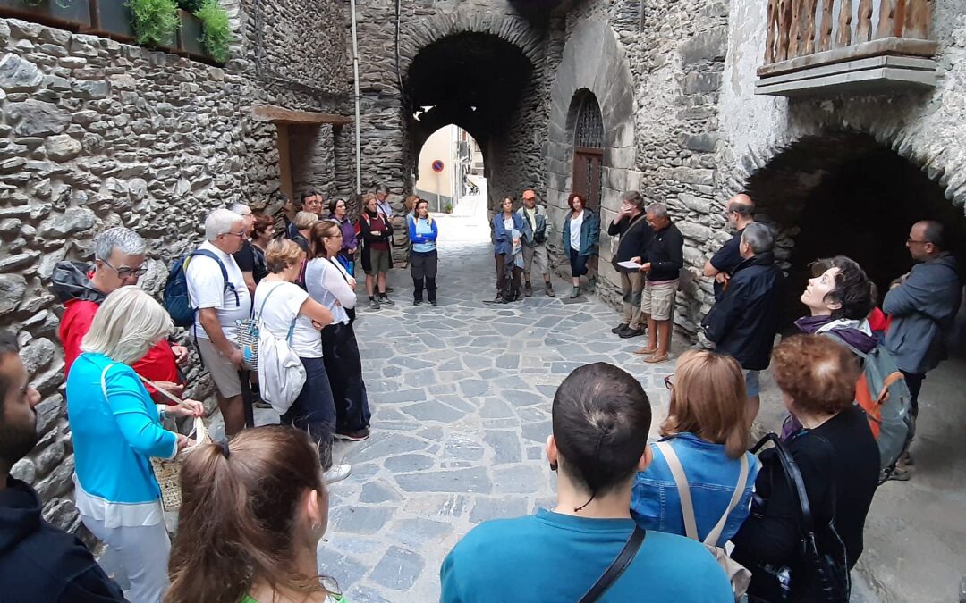 Visita guiada Vila Closa d’Escaló amb Dansàneu